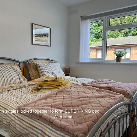 Valley View Self-Catering Coastal Bungalow In Rural West Wight フレッシュウォーター エクステリア 写真