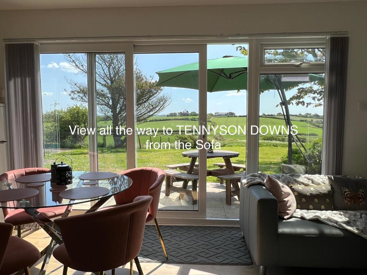 Valley View Self-Catering Coastal Bungalow In Rural West Wight フレッシュウォーター エクステリア 写真