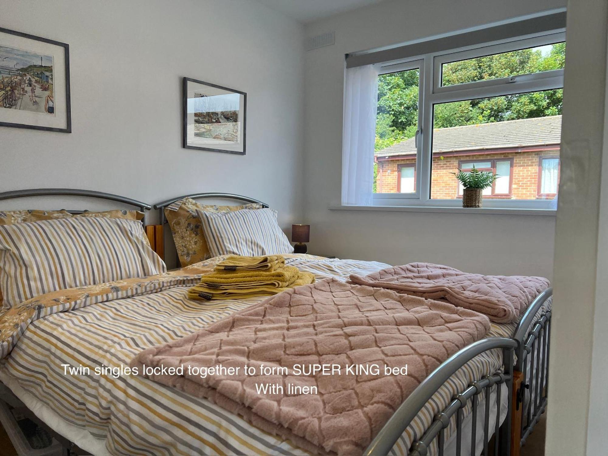 Valley View Self-Catering Coastal Bungalow In Rural West Wight フレッシュウォーター エクステリア 写真