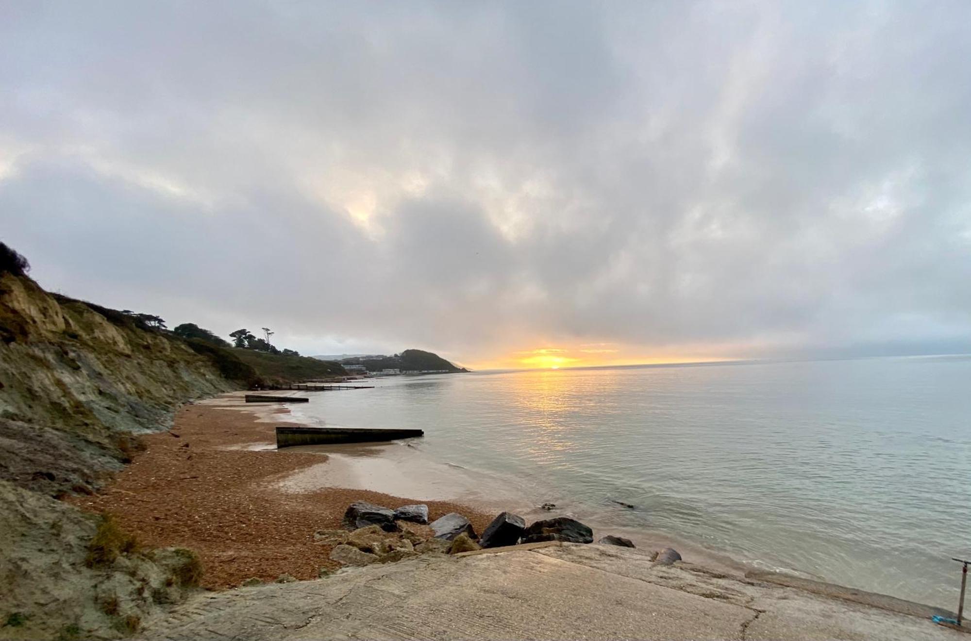 Valley View Self-Catering Coastal Bungalow In Rural West Wight フレッシュウォーター エクステリア 写真