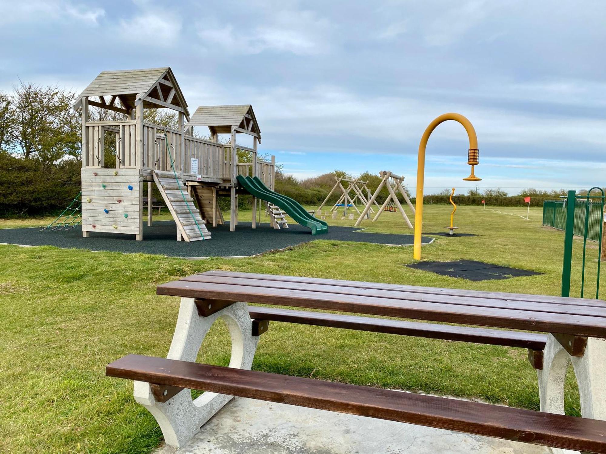 Valley View Self-Catering Coastal Bungalow In Rural West Wight フレッシュウォーター エクステリア 写真
