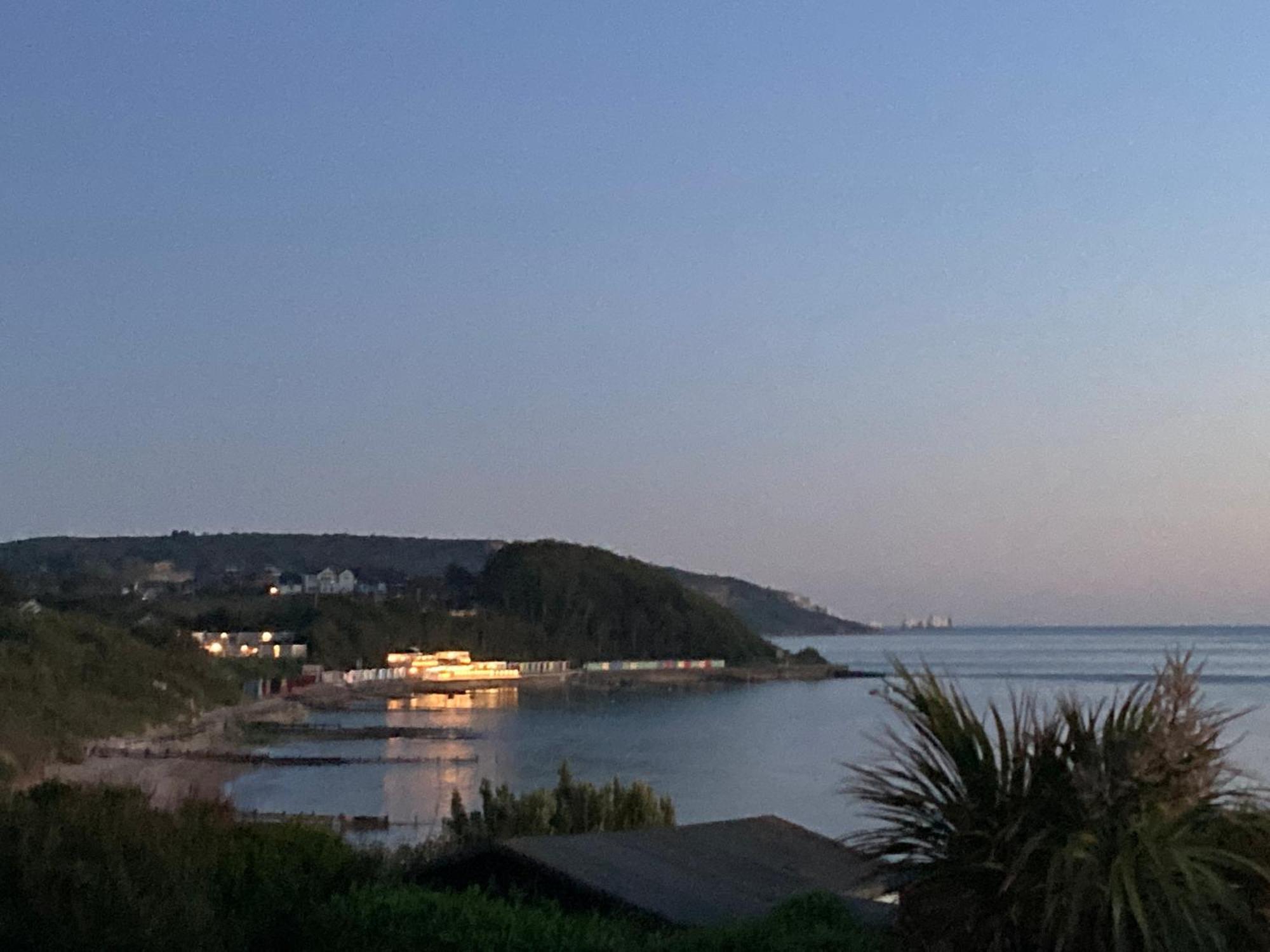 Valley View Self-Catering Coastal Bungalow In Rural West Wight フレッシュウォーター エクステリア 写真
